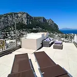 Rooftop Luxury Suite By Caprirooms