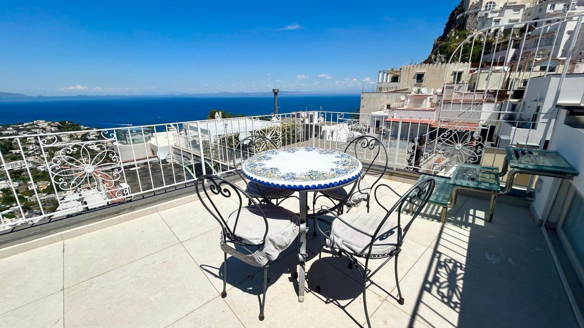 Rooftop Luxury By Caprirooms